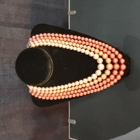Associated Necklaces - Picture 11 of 12
